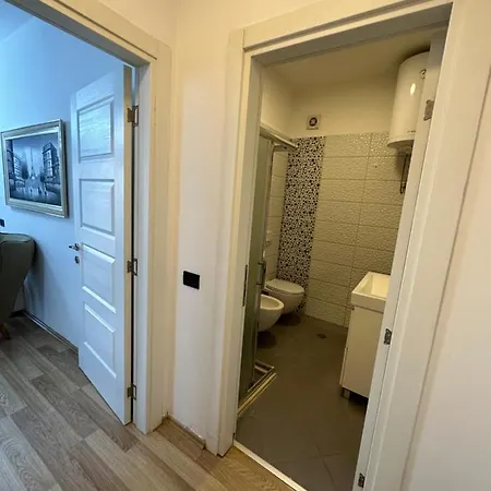 Escape - & Office 3 تيرانا